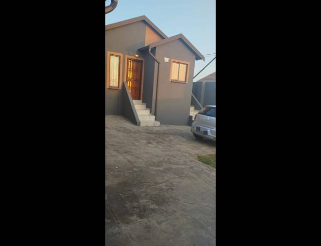 2 BEDROOM PROPERTY TO RENT IN KAGISO 2